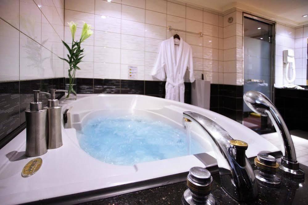 Kao Yuan Hotel - Zhong Zheng Taichung Luaran gambar
