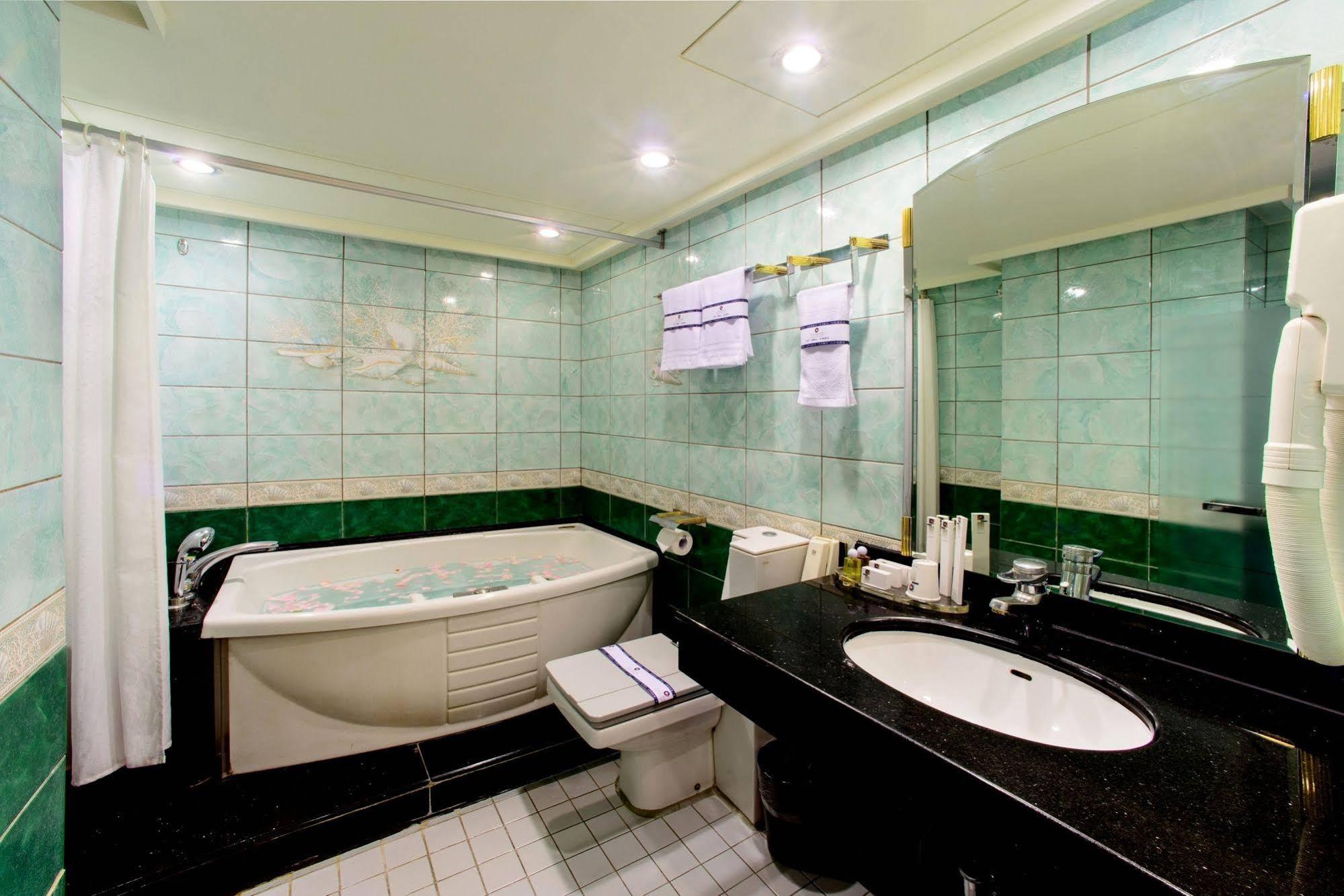 Kao Yuan Hotel - Zhong Zheng Taichung Luaran gambar